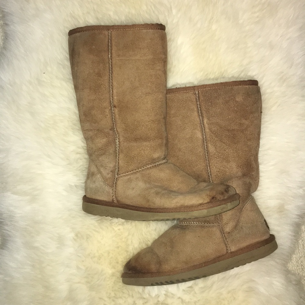 Women's talk ugg boots size five!!!!